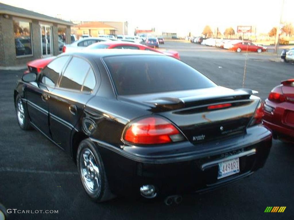 2004 Grand Am GT Sedan - Black / Dark Pewter photo #4