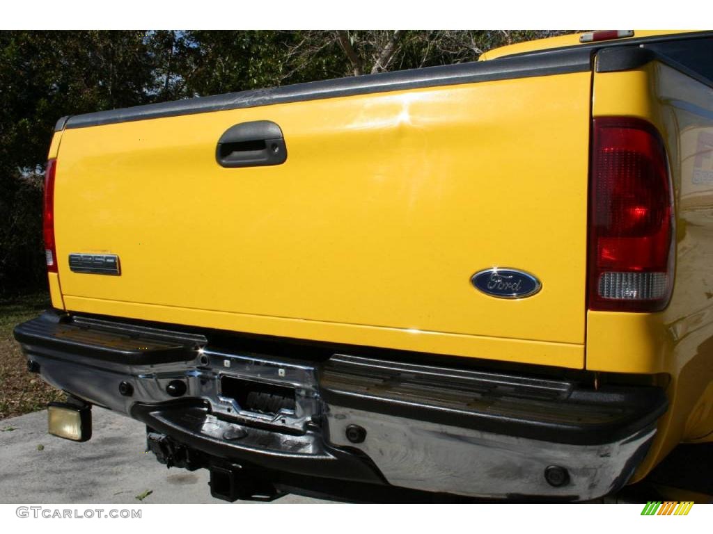 2005 F350 Super Duty FX4 Crew Cab 4x4 - Blazing Yellow / Black photo #18