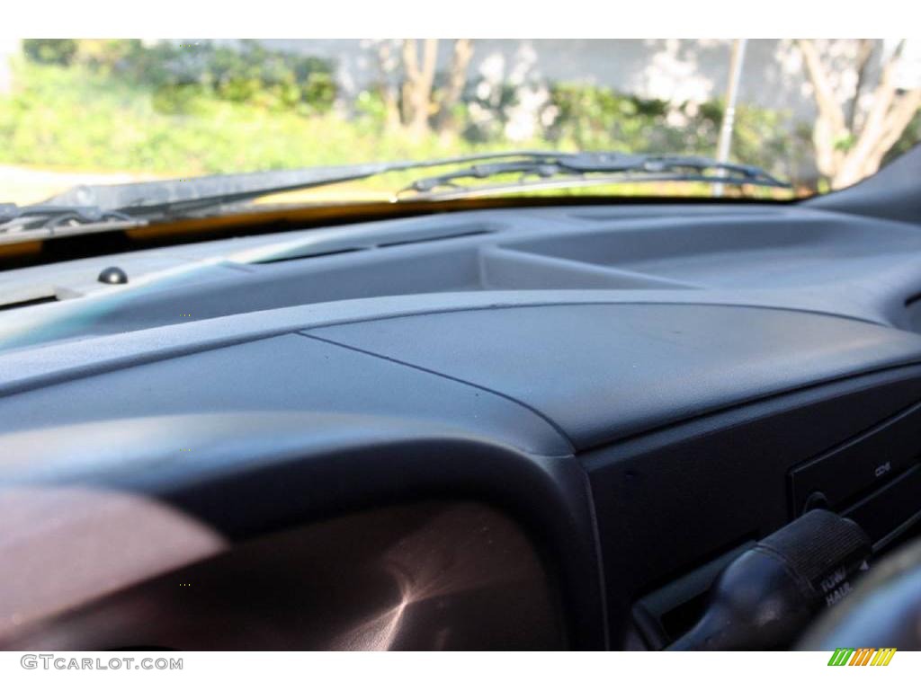 2005 F350 Super Duty FX4 Crew Cab 4x4 - Blazing Yellow / Black photo #49