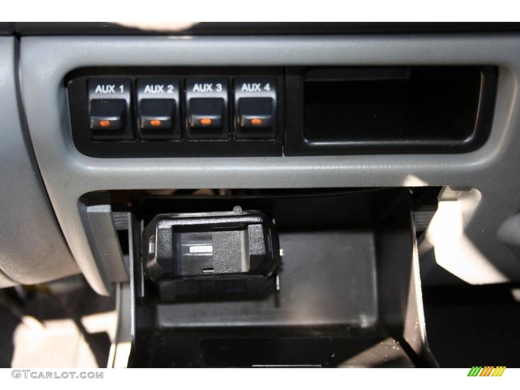 2005 F350 Super Duty FX4 Crew Cab 4x4 - Blazing Yellow / Black photo #78