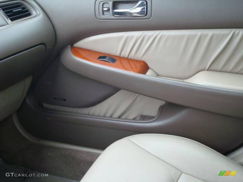2003 RL 3.5 Sedan - Premium White Pearl / Parchment photo #24