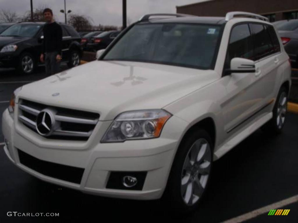 2010 GLK 350 4Matic - Arctic White / Almond/Black photo #1