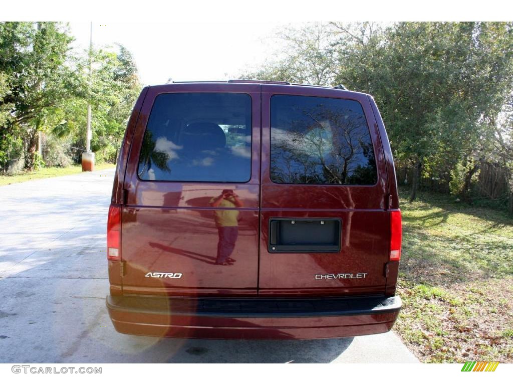 2005 Astro Passenger Van - Dark Carmine Red Metallic / Medium Gray photo #7