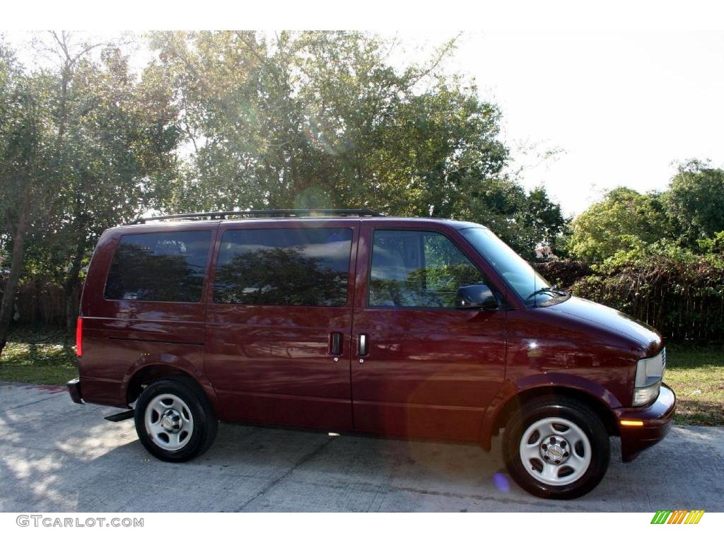 2005 Astro Passenger Van - Dark Carmine Red Metallic / Medium Gray photo #12
