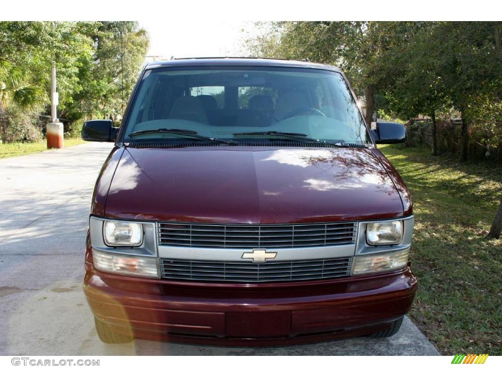 2005 Astro Passenger Van - Dark Carmine Red Metallic / Medium Gray photo #16