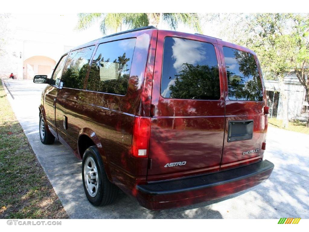 2005 Astro Passenger Van - Dark Carmine Red Metallic / Medium Gray photo #19