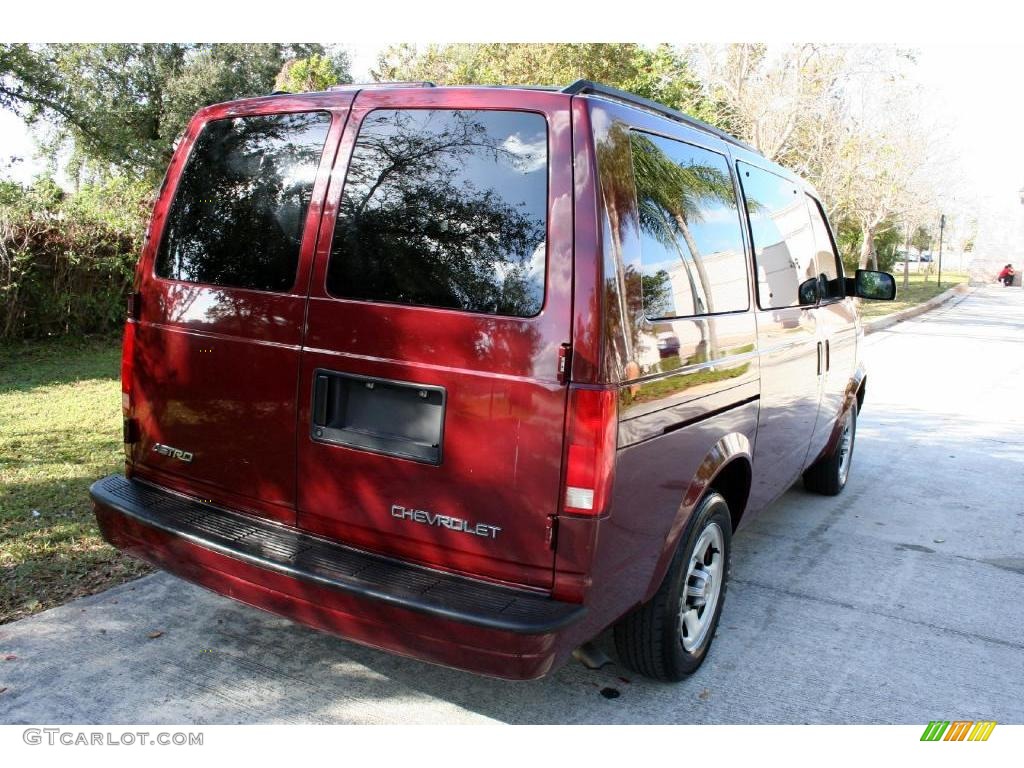 2005 Astro Passenger Van - Dark Carmine Red Metallic / Medium Gray photo #20