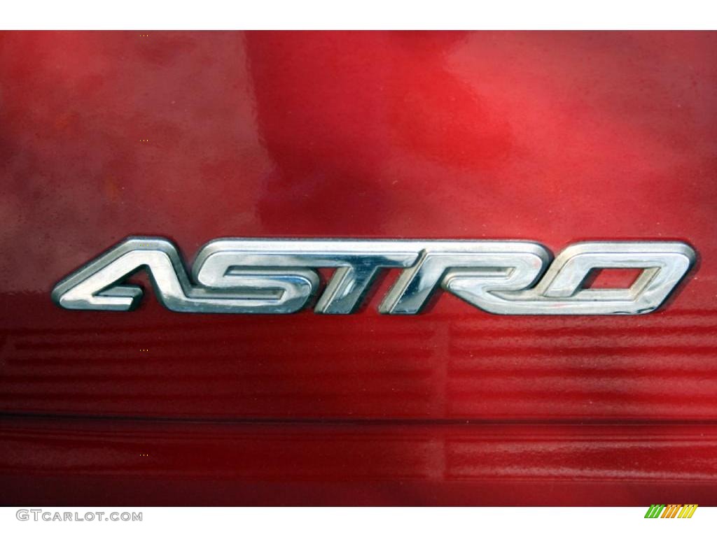 2005 Astro Passenger Van - Dark Carmine Red Metallic / Medium Gray photo #30
