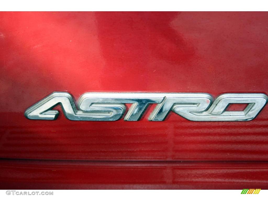 2005 Astro Passenger Van - Dark Carmine Red Metallic / Medium Gray photo #62