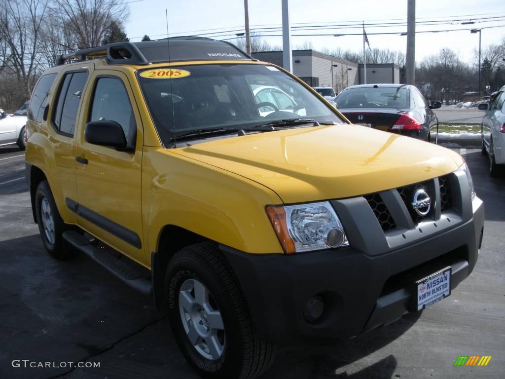 2005 Xterra S 4x4 - Solar Yellow / Steel/Graphite photo #3