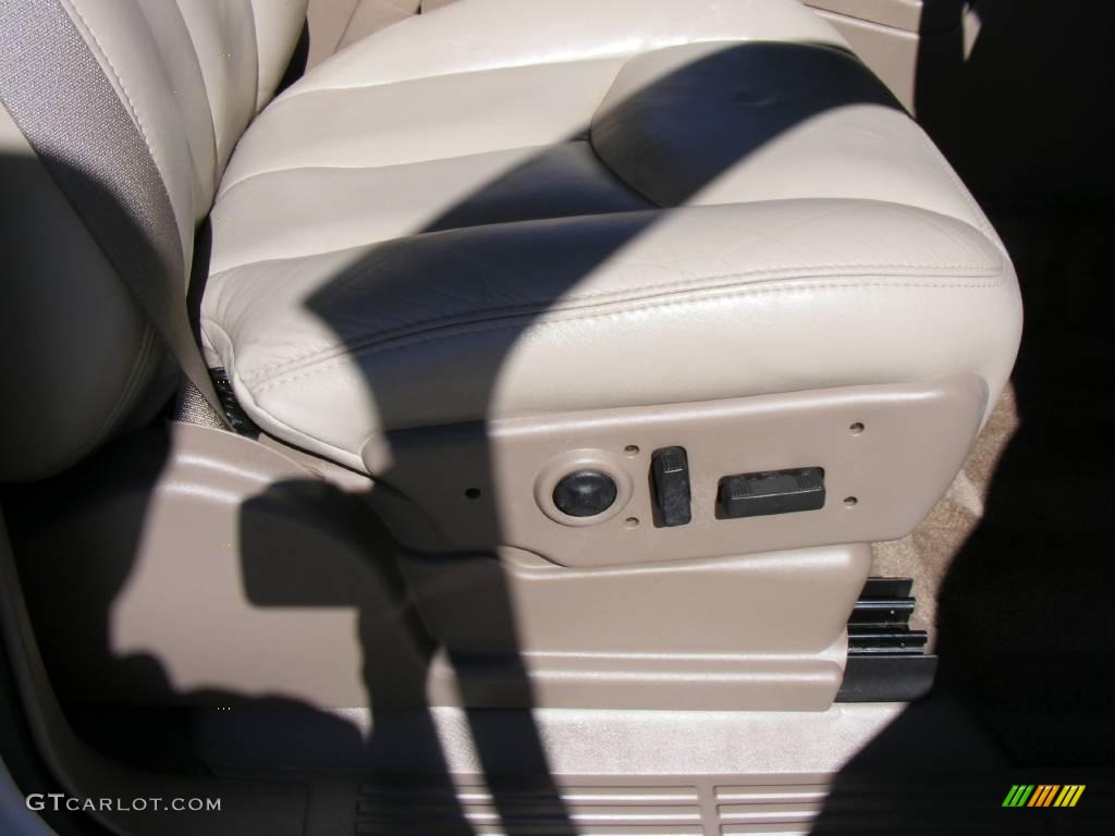 2003 Suburban 1500 LT - Summit White / Tan/Neutral photo #30