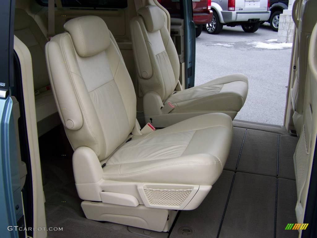 2008 Town & Country Limited - Clearwater Blue Pearlcoat / Medium Pebble Beige/Cream photo #15
