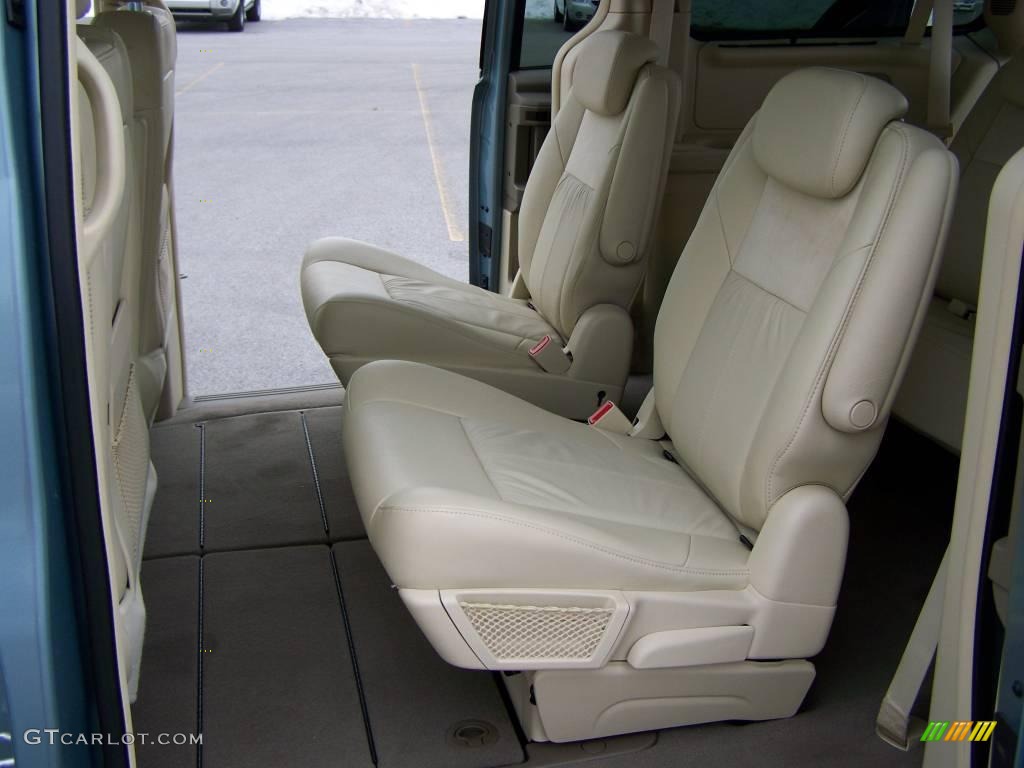 2008 Town & Country Limited - Clearwater Blue Pearlcoat / Medium Pebble Beige/Cream photo #13