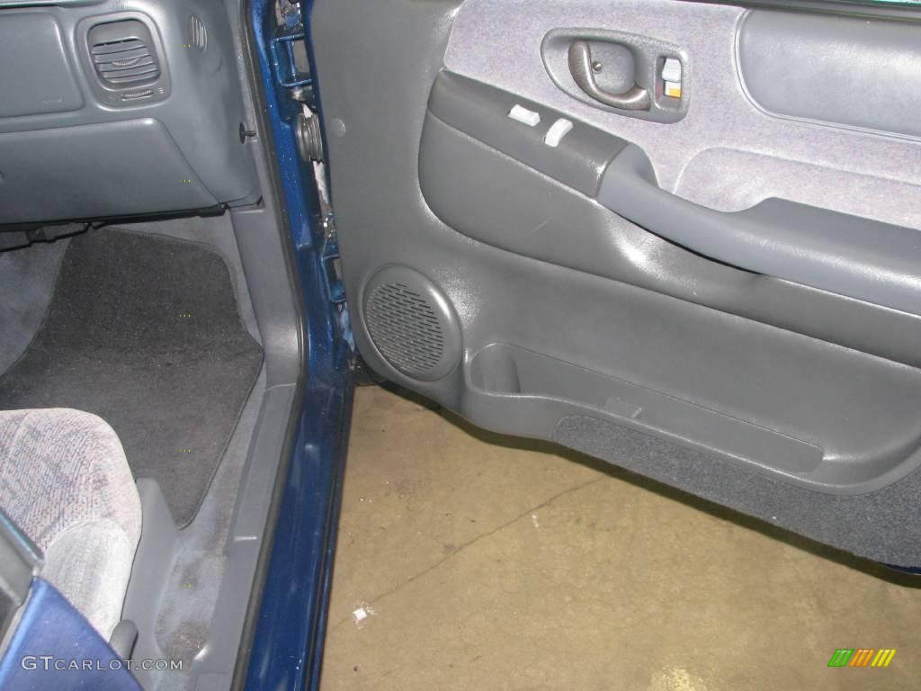2000 Sonoma SLS Sport Extended Cab - Indigo Blue Metallic / Graphite photo #16