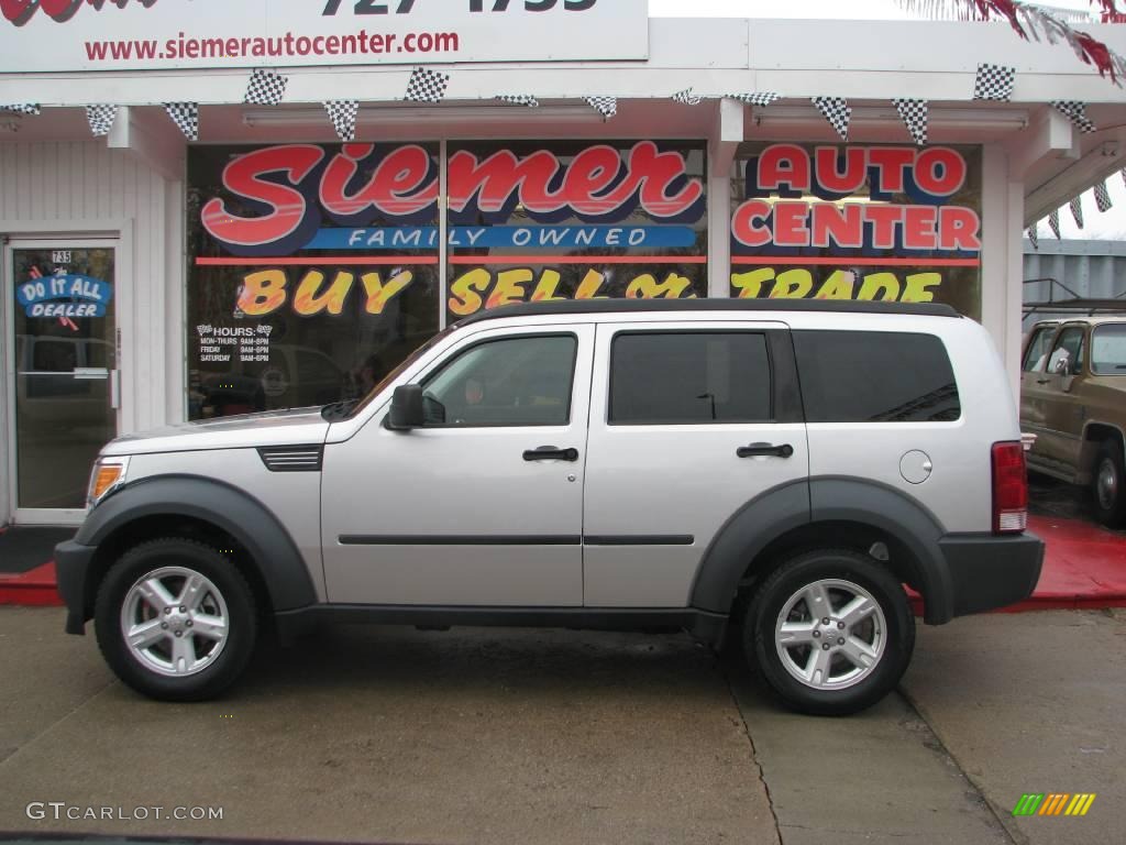 2007 Nitro SXT 4x4 - Bright Silver Metallic / Dark Slate Gray photo #1