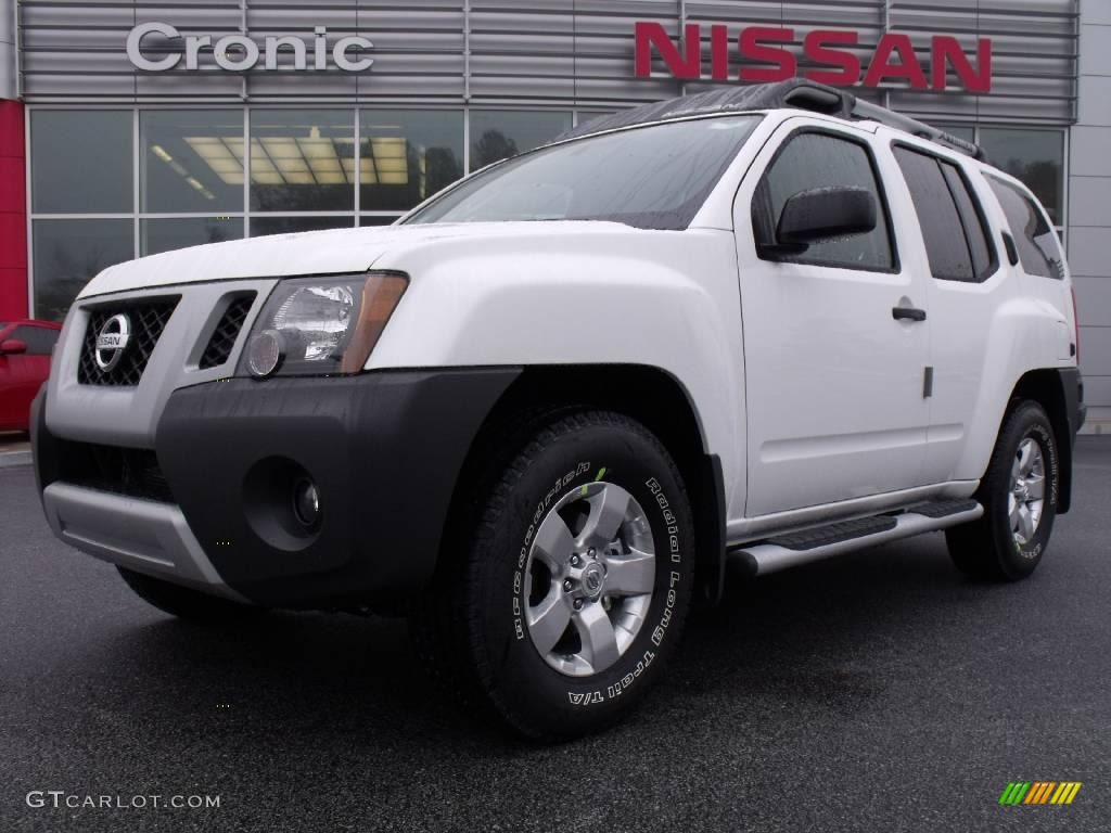 2010 Xterra S - Avalanche White / Gray photo #1