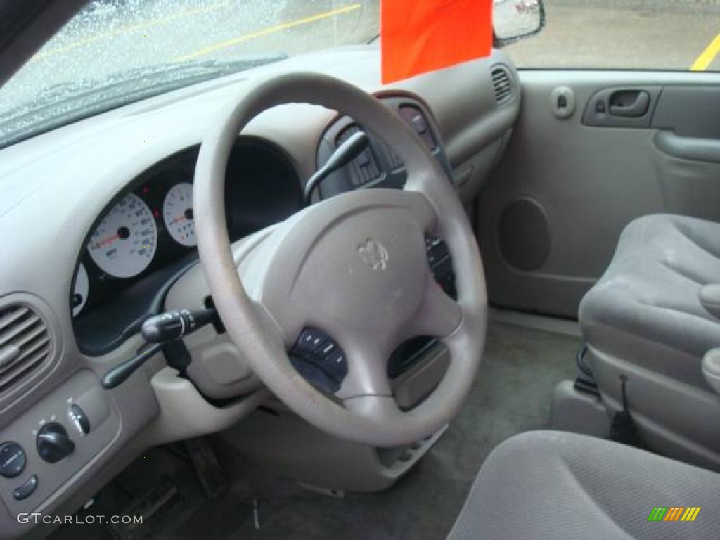 2003 Grand Caravan SE - Deep Molten Red Pearl / Taupe photo #15