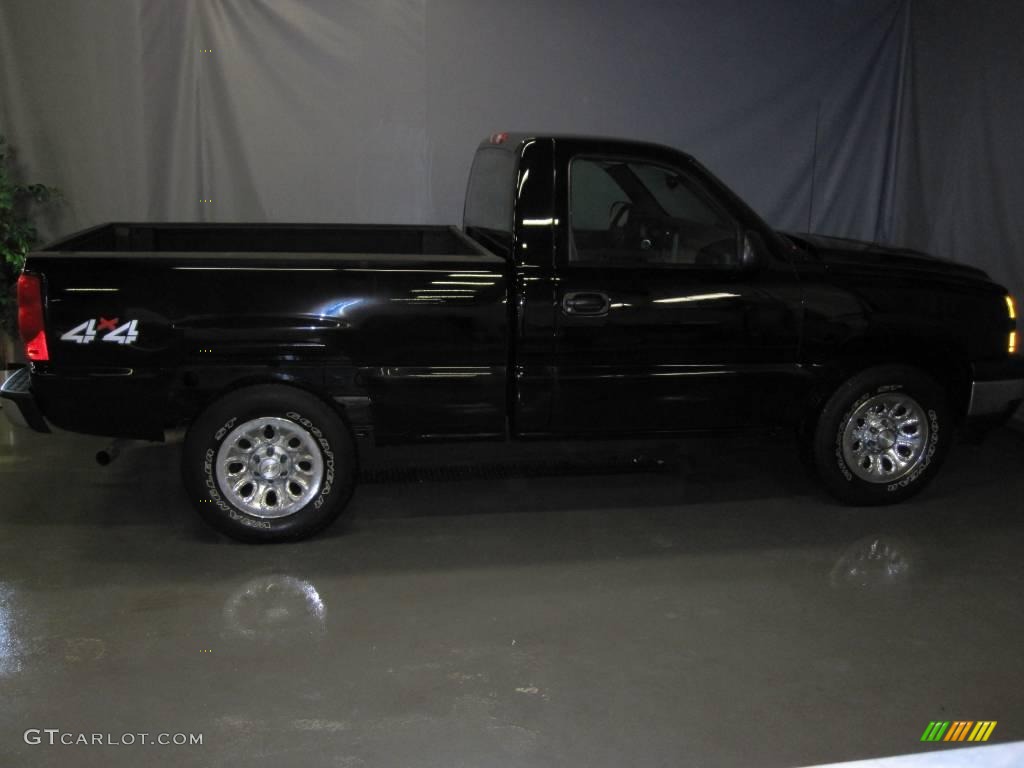 2007 Silverado 1500 Classic Work Truck Regular Cab 4x4 - Black / Dark Charcoal photo #4