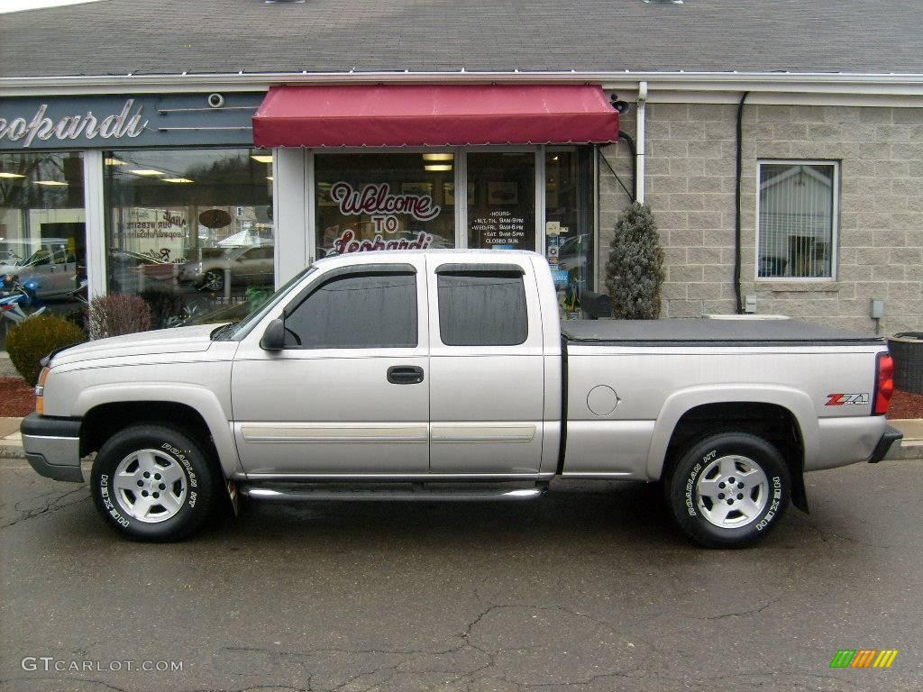 2004 Silverado 1500 Z71 Extended Cab 4x4 - Sandstone Metallic / Dark Charcoal photo #2