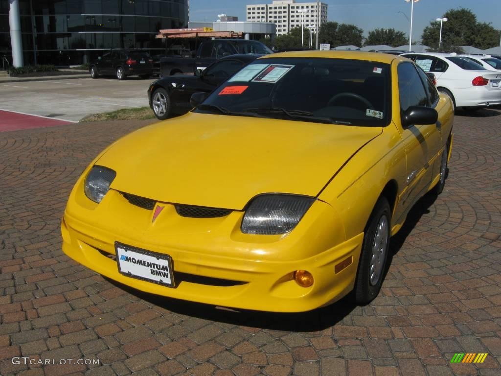 2002 Sunfire SE Coupe - Yellow / Graphite photo #3