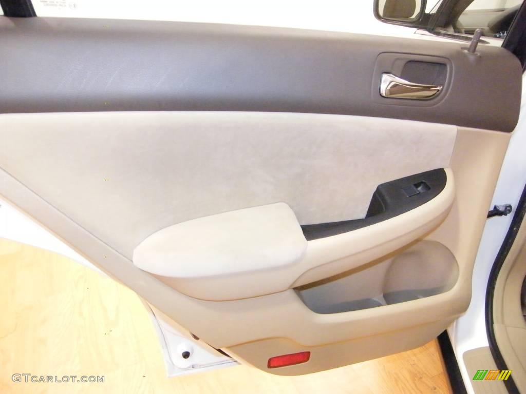 2003 Accord LX Sedan - Taffeta White / Ivory photo #23