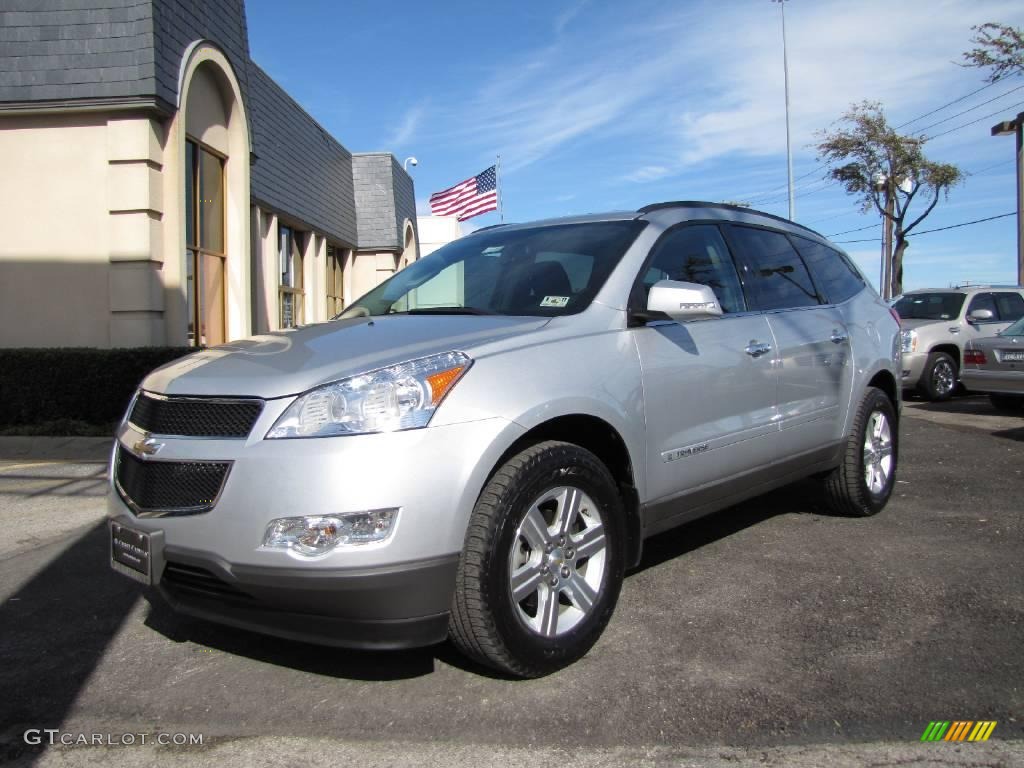 2009 Traverse LT - Silver Ice Metallic / Dark Gray/Light Gray photo #3