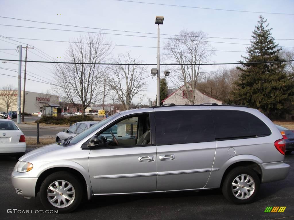 2002 Town & Country LX - Bright Silver Metallic / Taupe photo #8