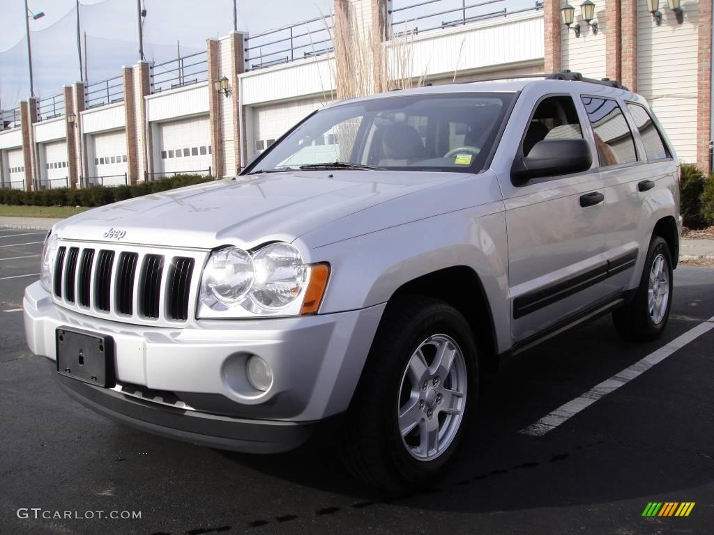 2005 Grand Cherokee Laredo 4x4 - Bright Silver Metallic / Medium Slate Gray photo #1