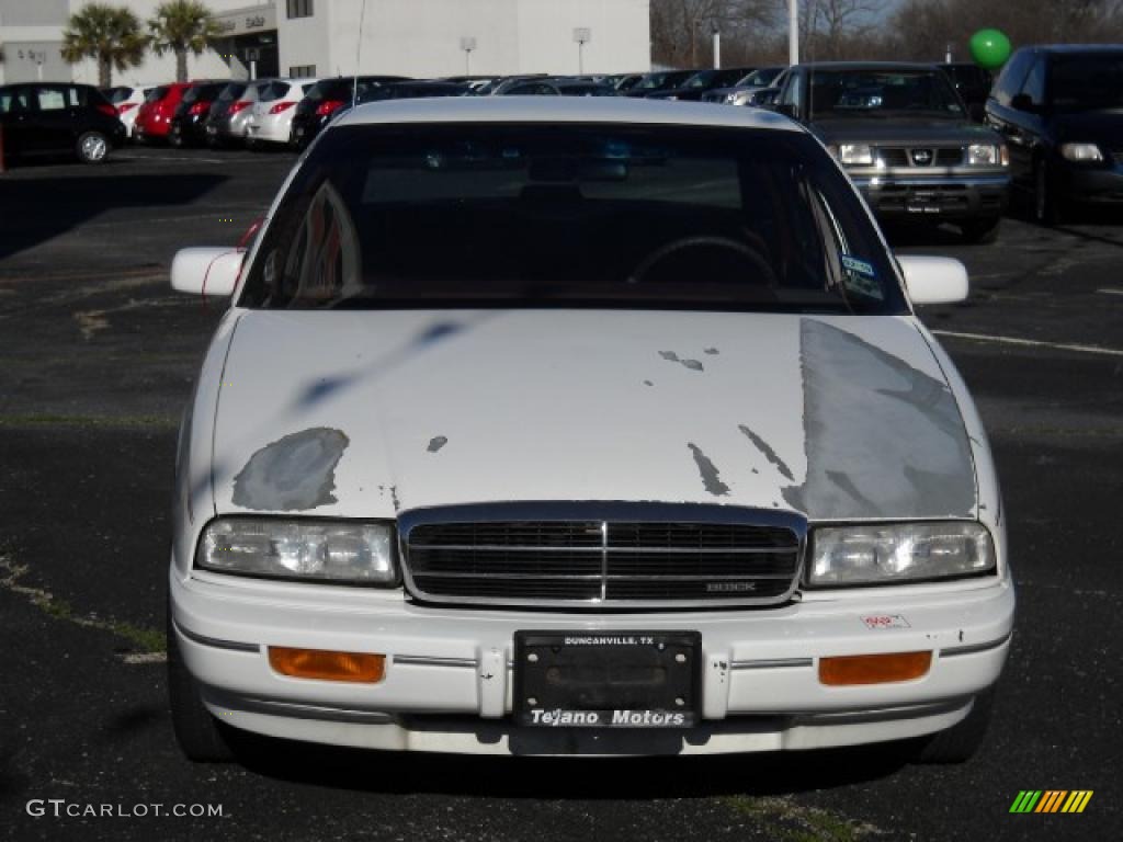 1994 Regal Custom Sedan - Bright White / Red photo #2