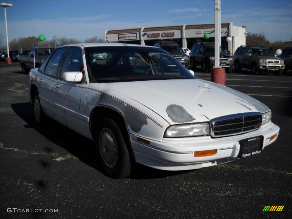 1994 Regal Custom Sedan - Bright White / Red photo #3