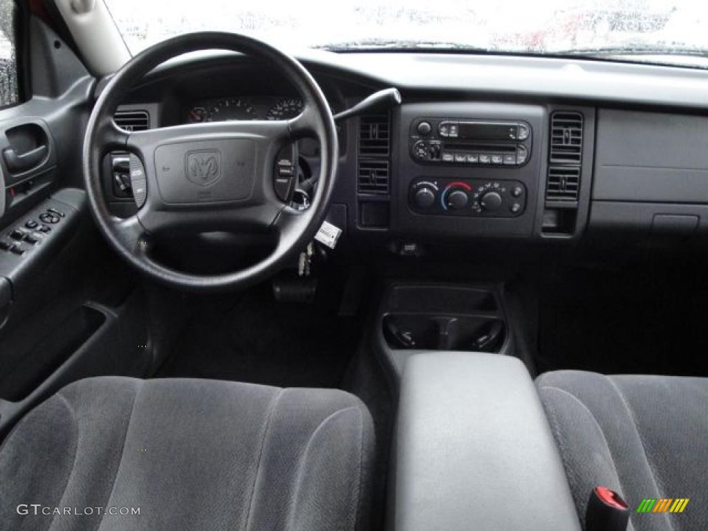 2004 Dakota SLT Quad Cab - Flame Red / Dark Slate Gray photo #18