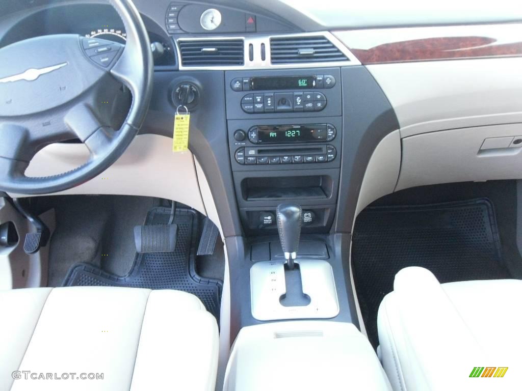 2005 Pacifica Touring AWD - Stone White / Light Taupe photo #22