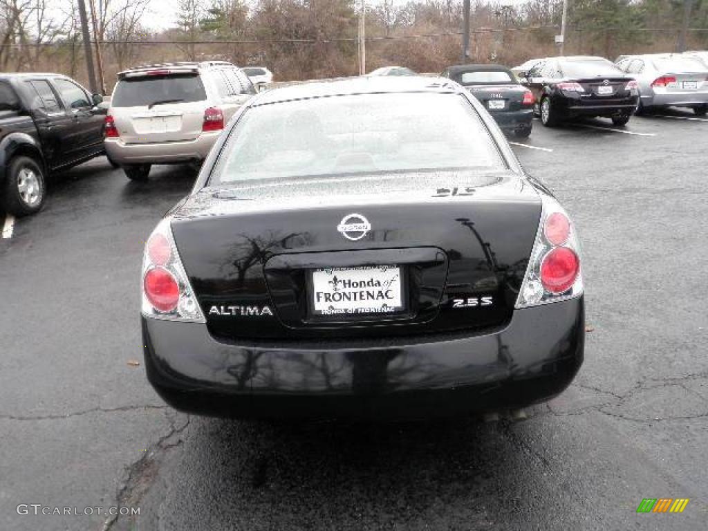 2005 Altima 2.5 S - Super Black / Charcoal photo #3