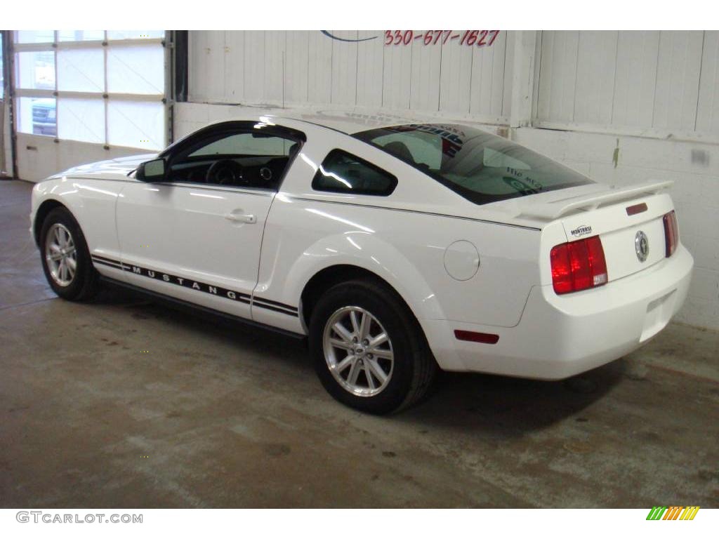 2006 Mustang V6 Deluxe Coupe - Performance White / Light Graphite photo #5
