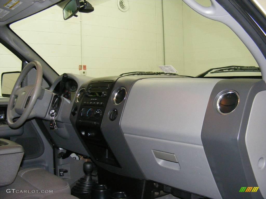 2006 F150 XLT SuperCab 4x4 - Oxford White / Medium/Dark Flint photo #16