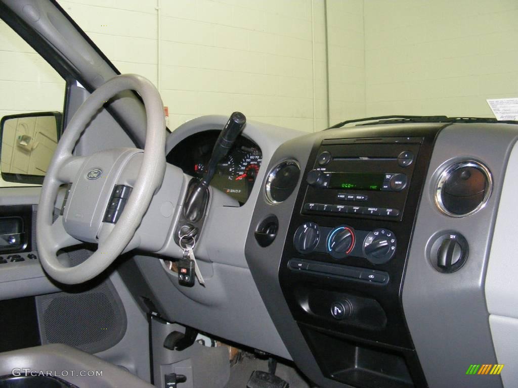 2006 F150 XLT SuperCab 4x4 - Oxford White / Medium/Dark Flint photo #17