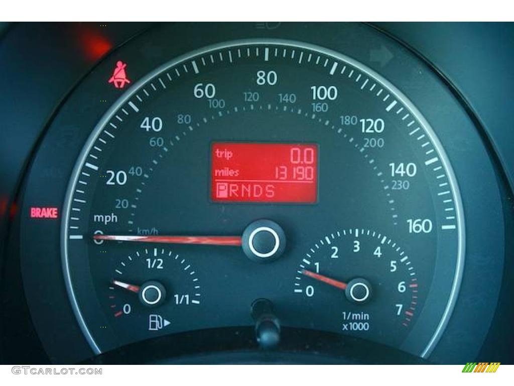 2008 Volkswagen New Beetle SE Coupe Gauges Photo #25171916