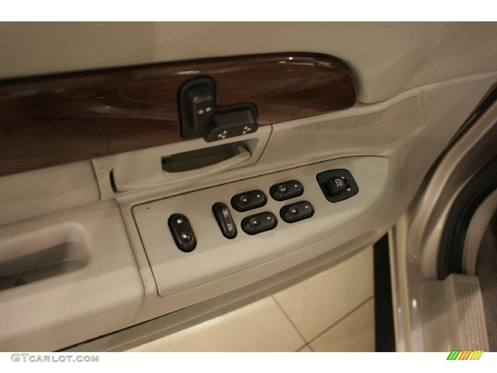 2004 Grand Marquis LS - Silver Birch Metallic / Light Flint photo #10