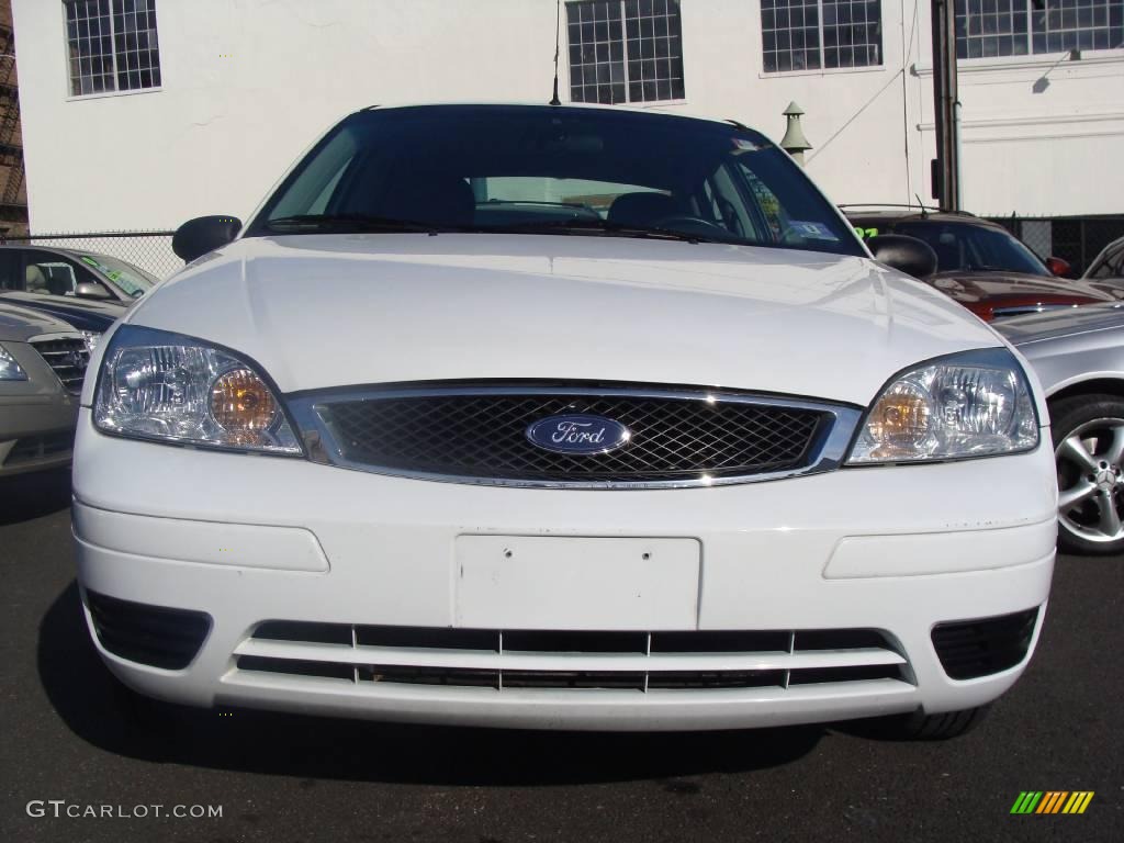 2005 Focus ZX4 S Sedan - Cloud 9 White / Dark Flint/Light Flint photo #2