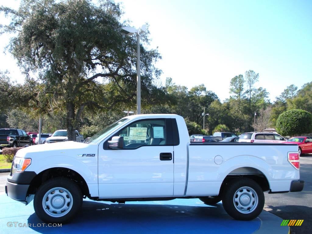 2010 F150 XL Regular Cab - Oxford White / Medium Stone photo #2