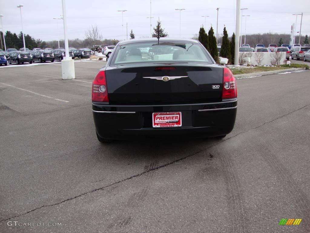 2008 300 Touring - Brilliant Black Crystal Pearl / Dark Slate Gray photo #4