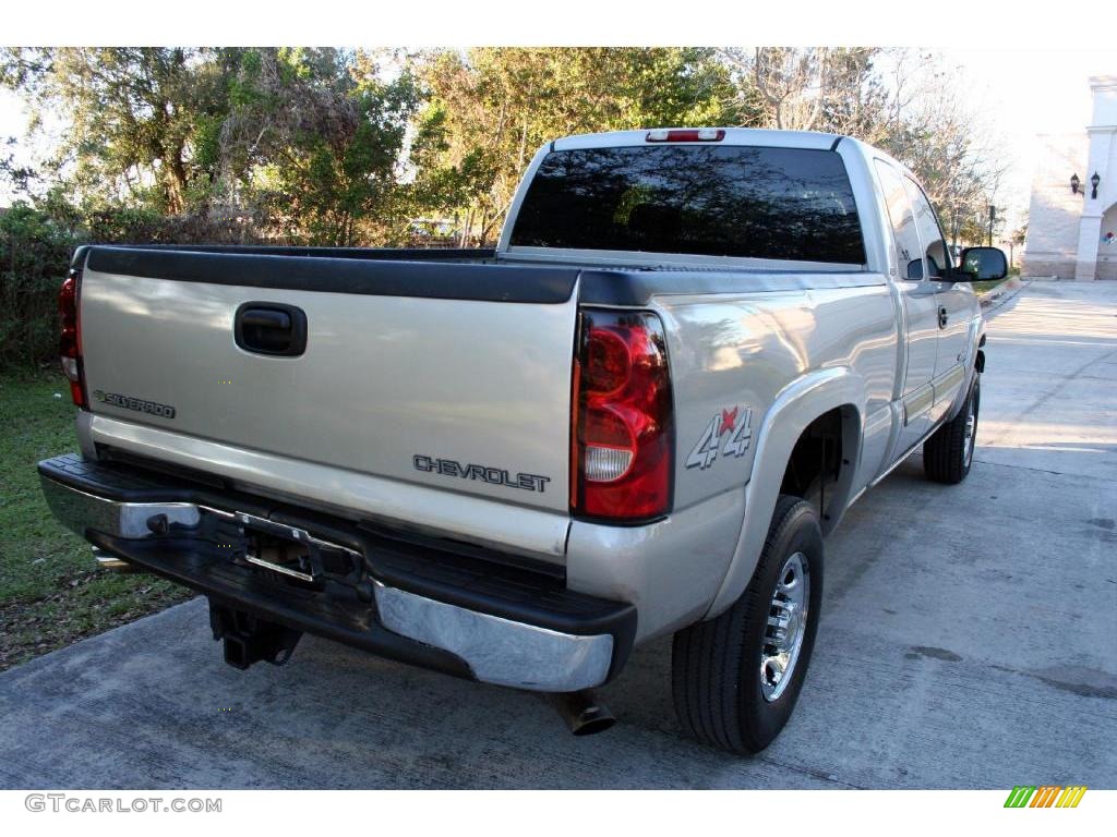 2004 Silverado 2500HD LS Extended Cab 4x4 - Silver Birch / Medium Gray photo #24