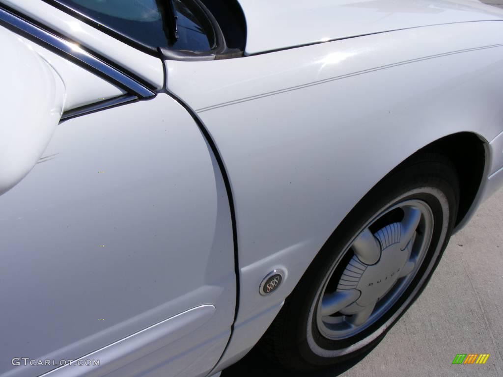 2000 LeSabre Custom - Bright White / Medium Gray photo #17