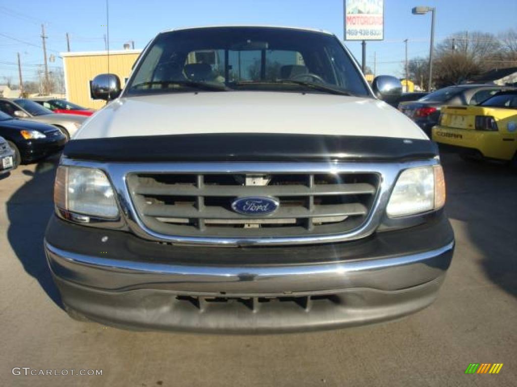 2002 F150 XLT SuperCab - Oxford White / Medium Graphite photo #2