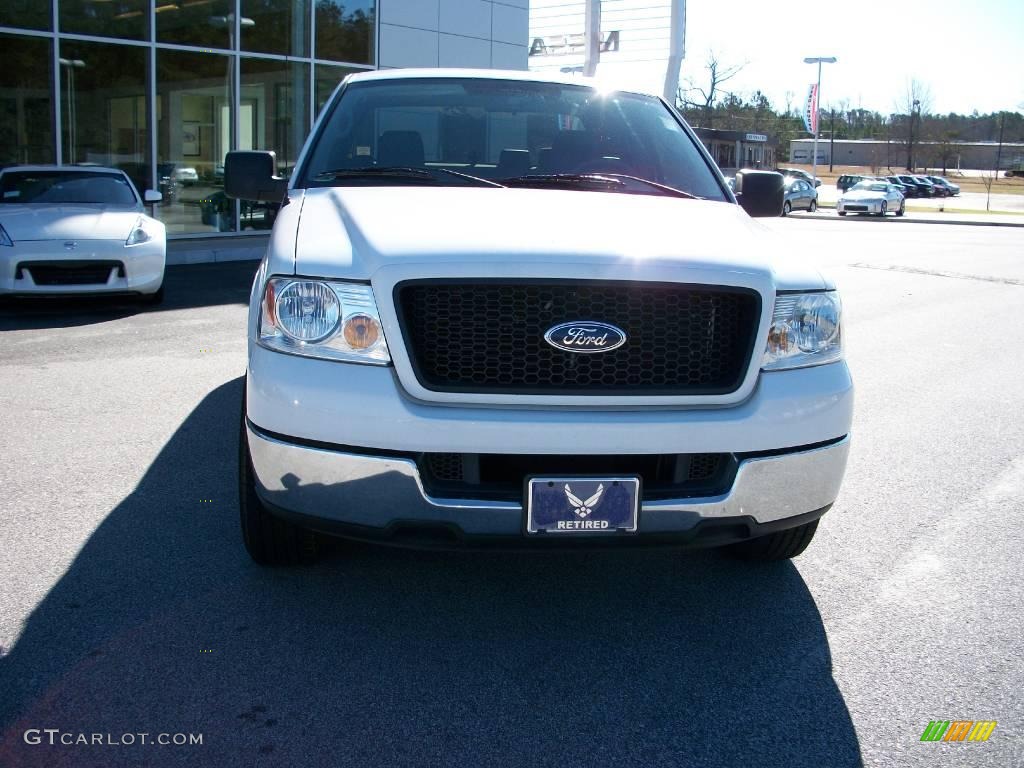 2004 F150 XLT SuperCab - Oxford White / Medium Graphite photo #7