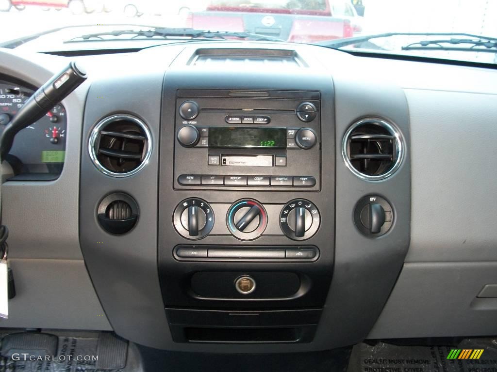 2004 F150 XLT SuperCab - Oxford White / Medium Graphite photo #15