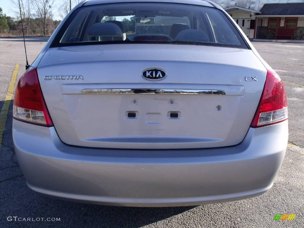 2009 Spectra LX Sedan - Bright Silver Metallic / Gray photo #4