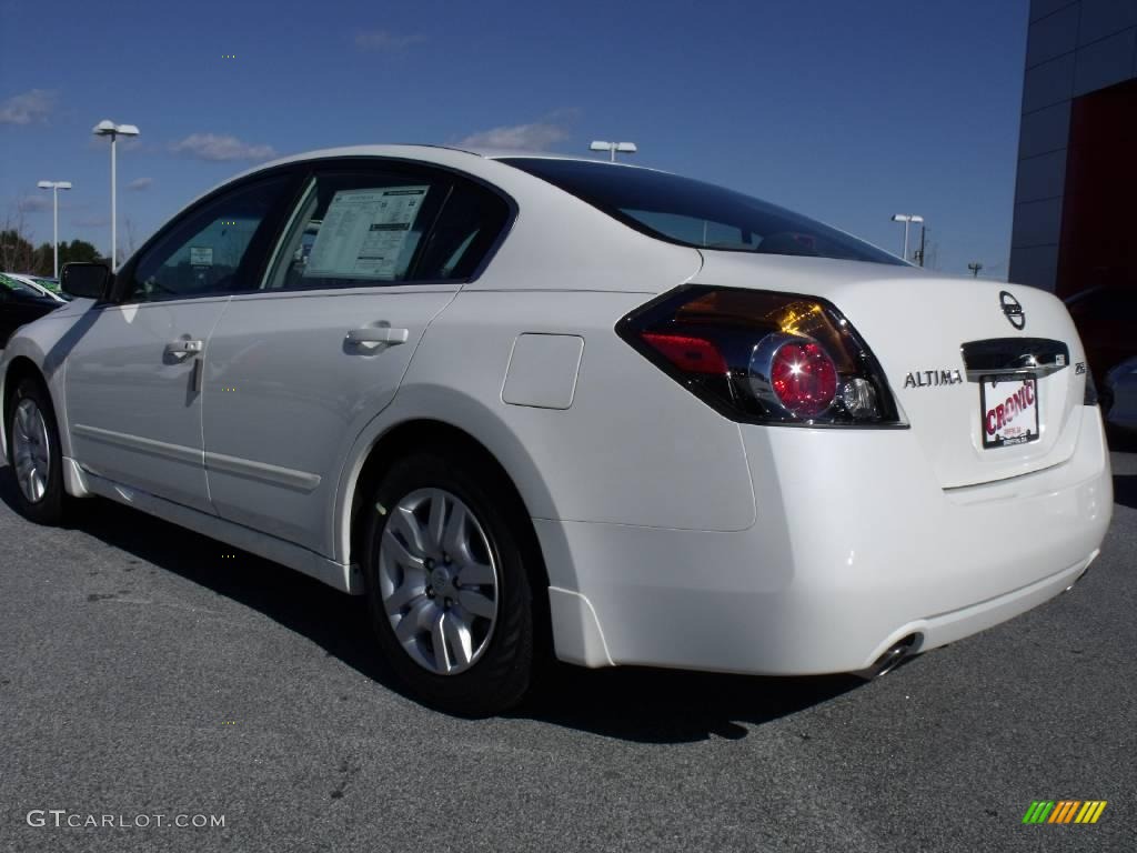 2010 Altima 2.5 S - Winter Frost White / Frost photo #3