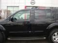 Super Black - Pathfinder SE 4x4 Photo No. 16