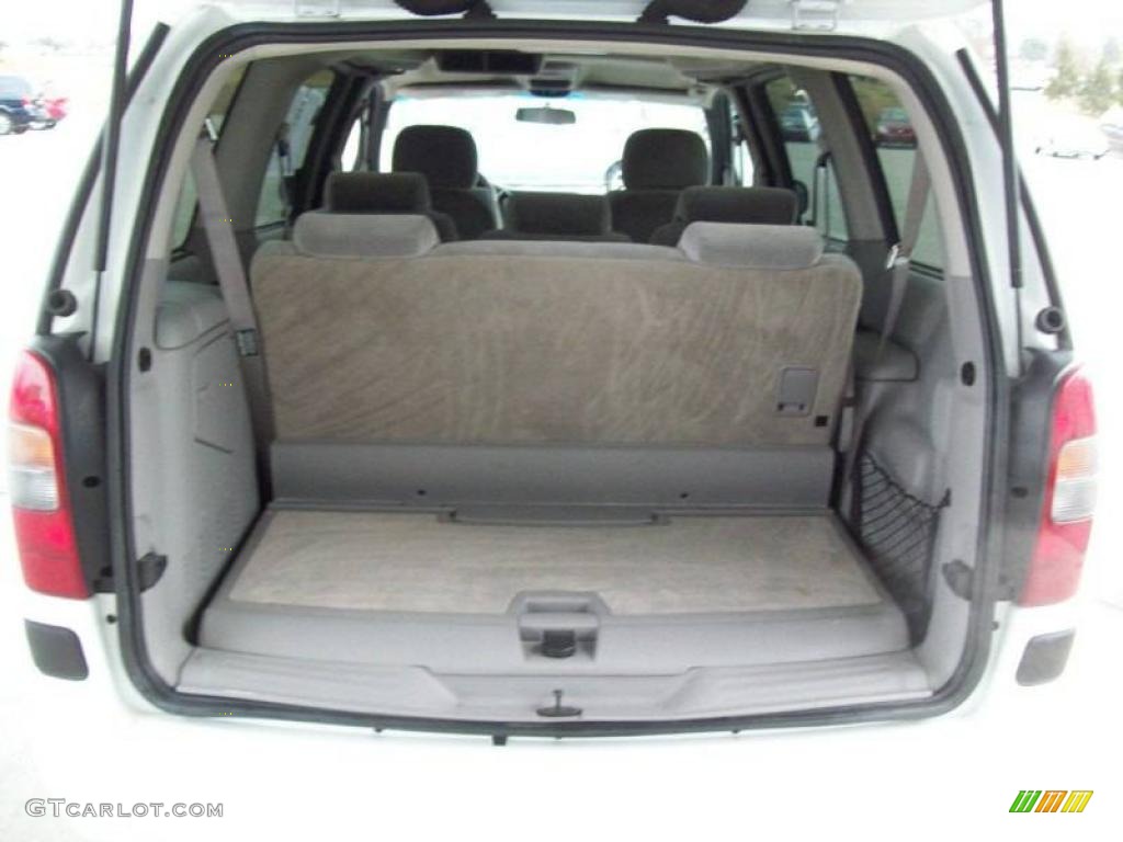 2001 Venture LS - Bright White / Medium Gray photo #14